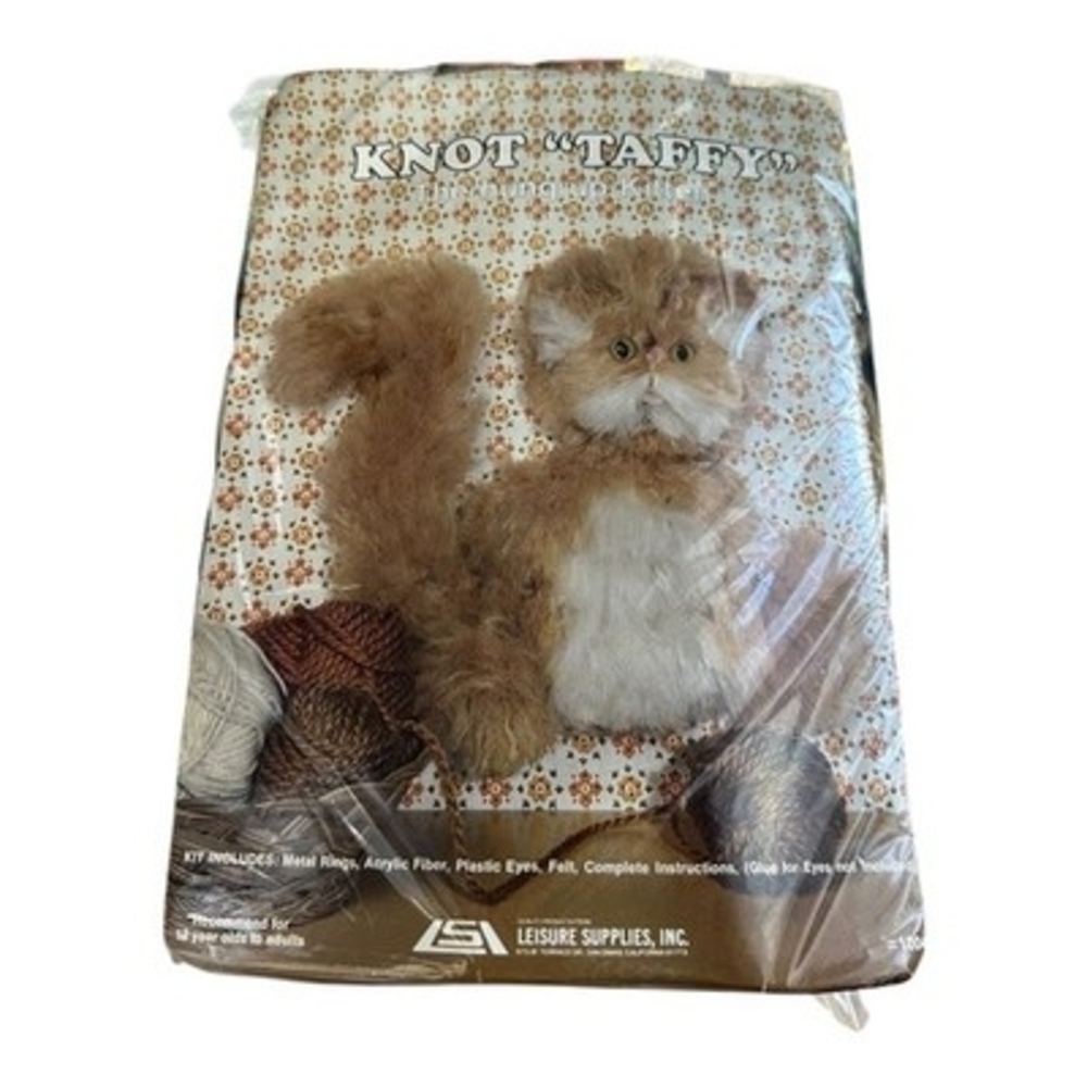 Leisure Supplies Nifty Fuzzy Macrame Kit 1004 Knot Taffy Hung Up Kitten NIP - Picture 2 of 3